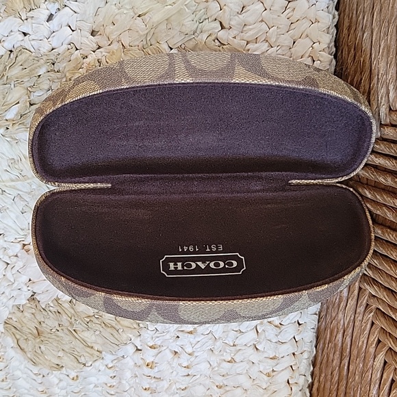 Coach logo clamshell eyeglass/sunglass hard case. - Picture 7 of 12